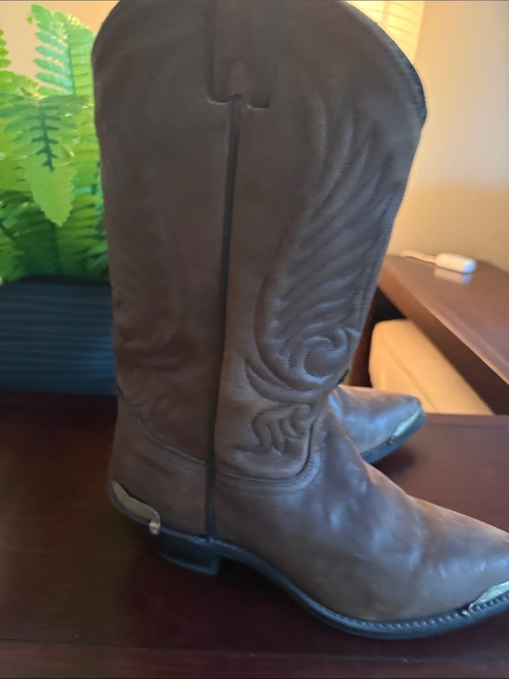 Classic Women’s Brown Leather Western Cowboy Boots - Picture 2 of 6
